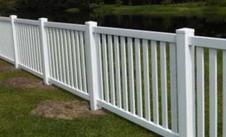 Closed top vinyl fence